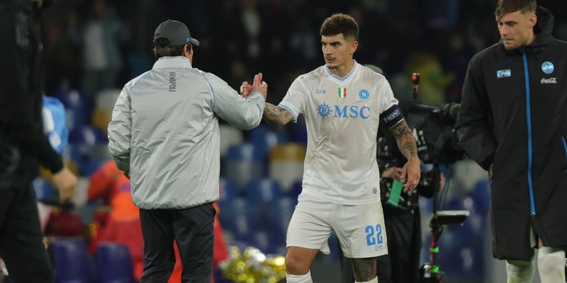 Napoli ristruttura la squadra: Conte passa da 3‑4‑2‑1 a 4‑2‑3‑1 per ripartire in Champions League