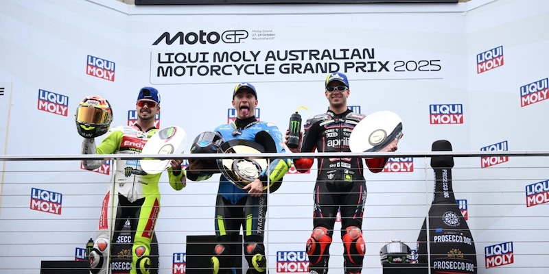 Fernandez vince la gara di Australia: Aprilia domina le prime tre posizioni
