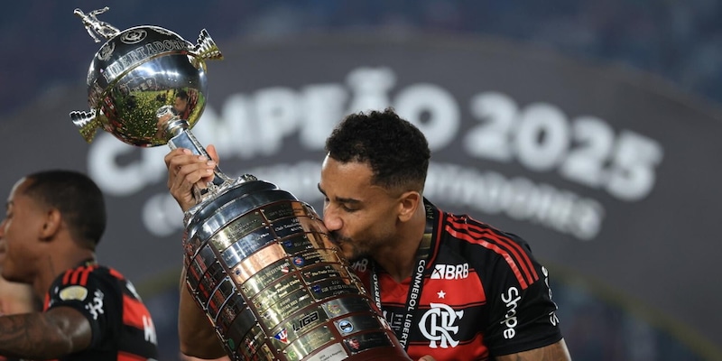 Danilo, ex difensore della Juventus, segna gol decisivo nella vittoria del Flamengo in Coppa Libertadores