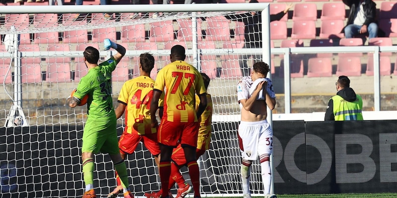 Torino sconfitta 0‑2 contro il Lecce: Falcone salva rigore, Coulibaly e Banda garantiscono vittoria