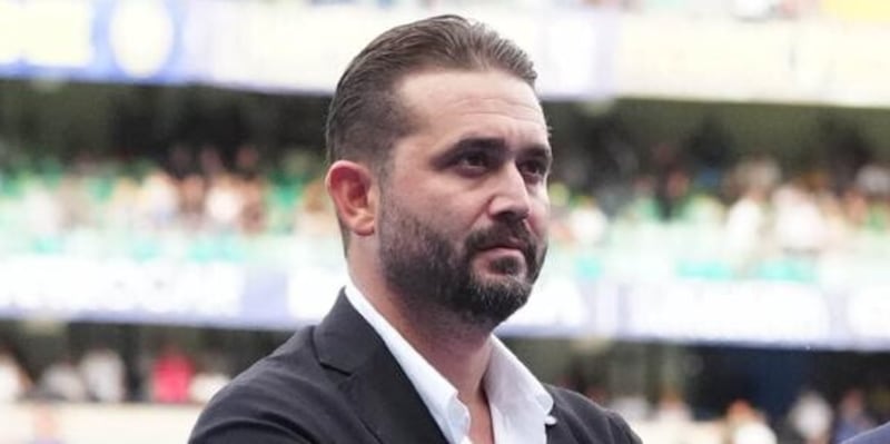 Napoli festeggia la nascita di Mariavittoria De Laurentiis, nuova aggiunta alla famiglia del presidente.