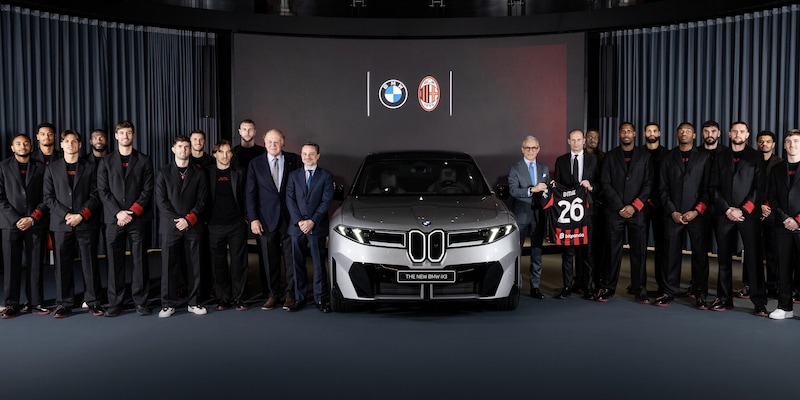 BMW Italia trasforma la sua sede in un mini‑Stadio San Siro per presentare le auto 2025‑2026 con AC Milan