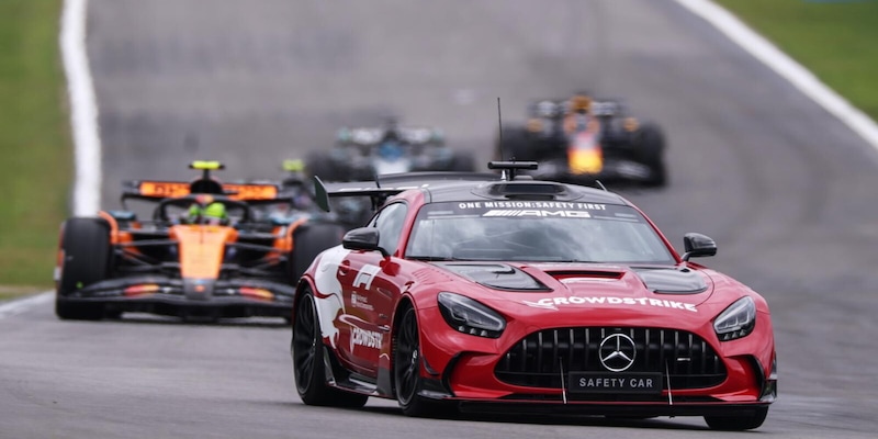 McLaren domina la sprint di Interlagos: Norris al vertice, Antonelli al secondo posto