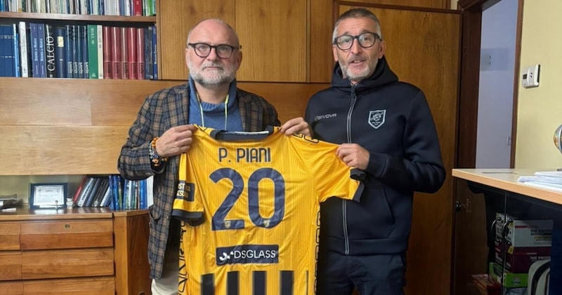 Juve Stabia dedica la prima maglia della stagione a Paolo Piani