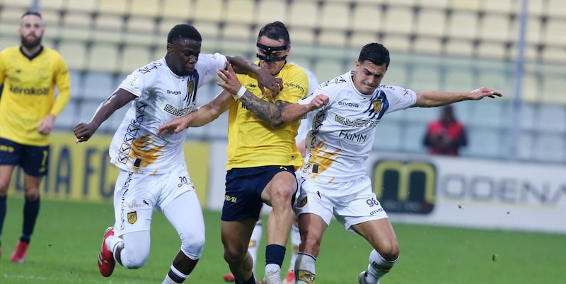 Modena torna al vertice della Serie B con vittoria 3‑0 su Juve Stabia, Monza resta al secondo posto