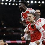 Arsenal resta imbattibile nel derby del nord di Londra: Eze con la tripletta, Villa supera Leeds