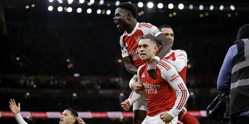 Arsenal resta imbattibile nel derby del nord di Londra: Eze con la tripletta, Villa supera Leeds