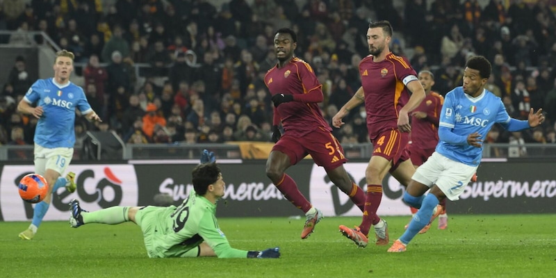 Roma vince su Napoli all'Olimpico: la classifica Serie A dopo 13 turni