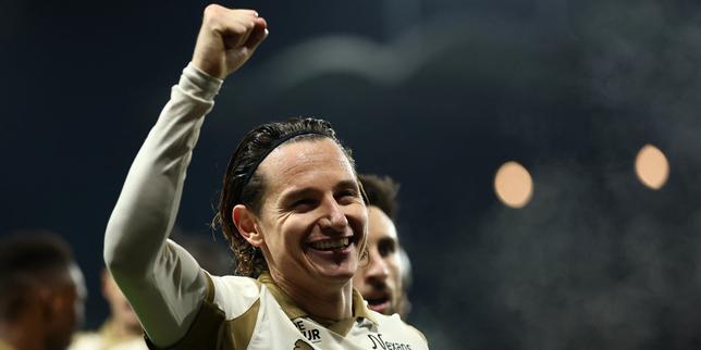 RC Lens in testa alla Ligue 1 grazie al doppio di Thauvin a Angers