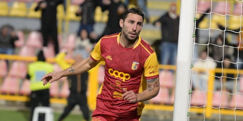 Pittarello porta la vittoria a Catanzaro contro Modena con un rigore