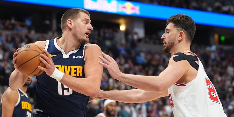 Nikola Jokić domina con triple doppia mentre i Pistons cedono agli Heat al TD Garden