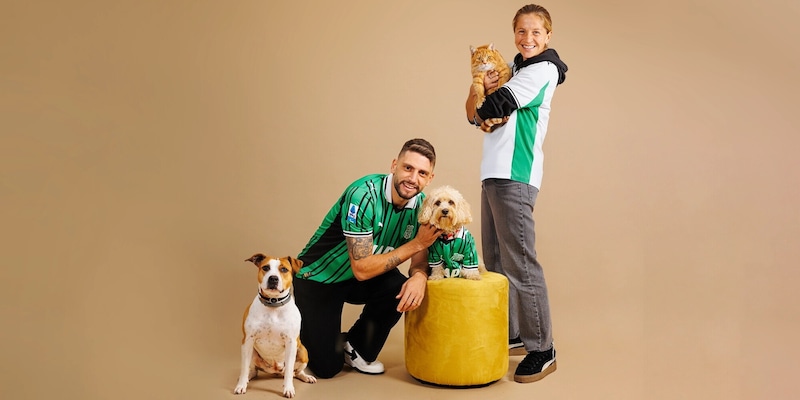 Sassuolo presenta il calendario 2026 per la beneficenza “Un gol a quattro zampe”