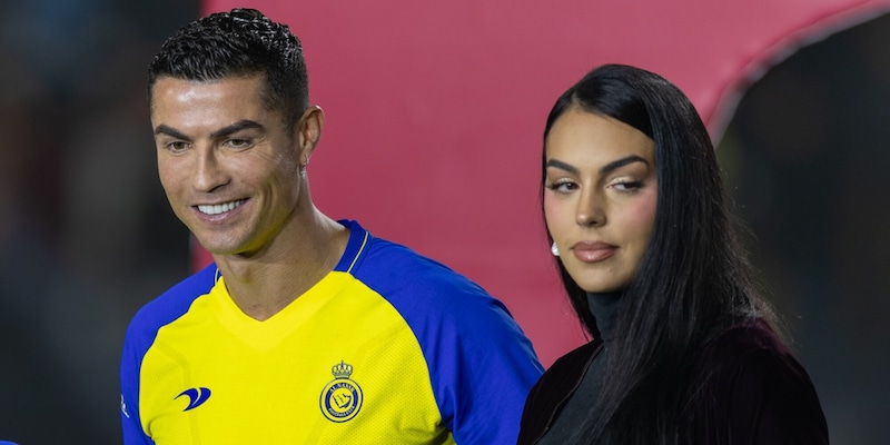 Georgina Rodríguez: l’anello da 4 milioni di euro che Cristiano Ronaldo ha scelto per il fidanzamento