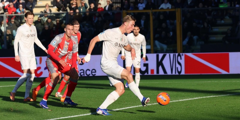 Napoli vince 2‑0 sul Cremonese grazie alla doppietta di Hojlund