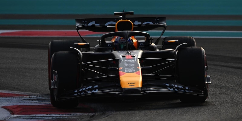 Verstappen al vertice: pole position a Abu Dhabi, Norris e Piastri in testa, Hamilton e Leclerc in quinta