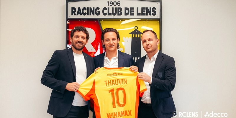 Lens torna al vertice della Ligue 1: Thauvin con doppietta guida la vittoria