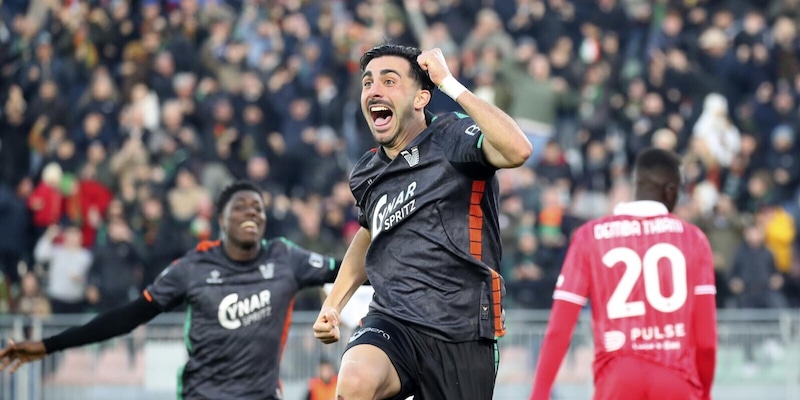 Serie B: risultati del sabato 14 dicembre 2025 – vittorie di Juve Stabia, Venezia, Catanzaro e Cesena