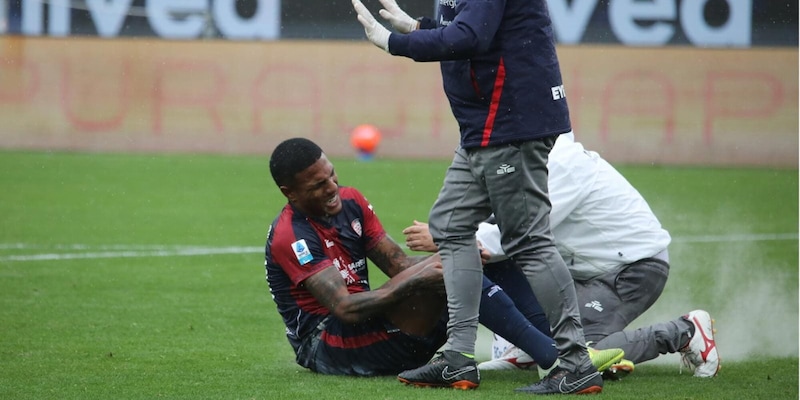 Folorunsho al ginocchio: intervento chirurgico e tempi di recupero stimati