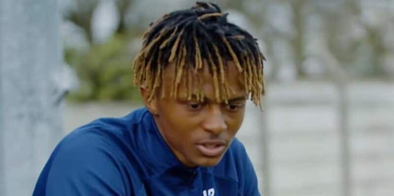 Tragedia in Premier League: l'ex attaccante di Wolverhampton e Macclesfield è morto durante una trasferta