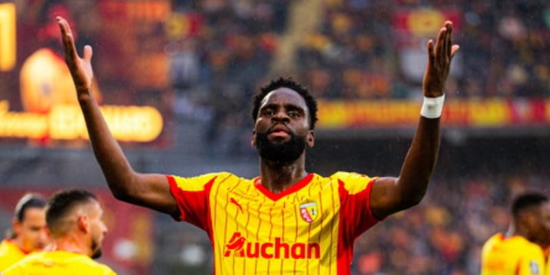 Lens supera il Nizza 2‑0 e si impone in testa alla Ligue 1