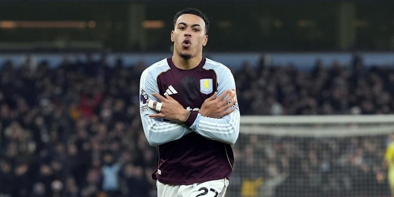 Aston Villa vince 2-1 al Manchester United, resta terza a tre punti dall'Arsenal
