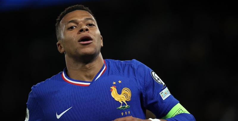 Mbappé al centro di una controversia: 60.000 € donati a un agente di polizia