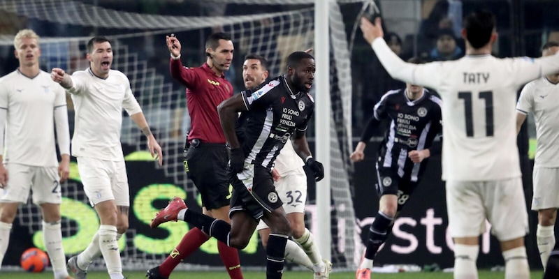 Udine: Lazio pareggia 1-1, Sarri deluso dalla beffa di Davis al 95° minuto