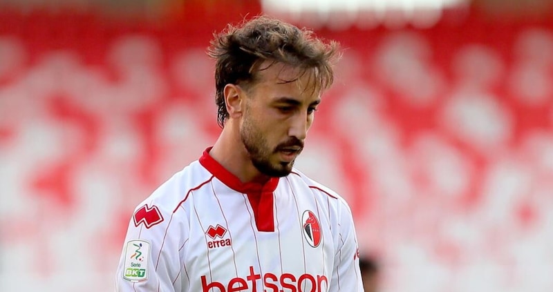 Bari: minacce a Castrovilli e famiglia dopo pareggio con l'Avellino