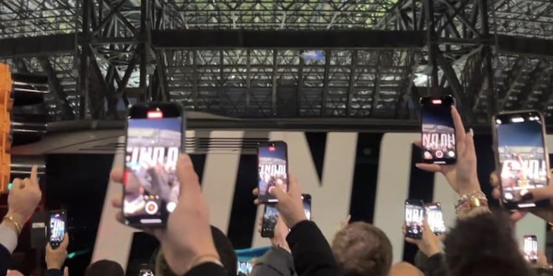 Bus della squadra colpito da bottiglia: nessun ferito, Spalletti e Chiellini commentano l’incidente