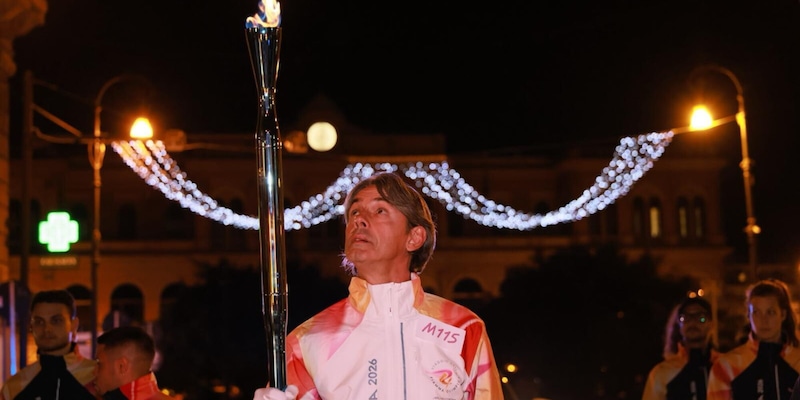 Pippo Inzaghi trasporta la torcia olimpica a Palermo in vista delle Olimpiadi Invernali 2026
