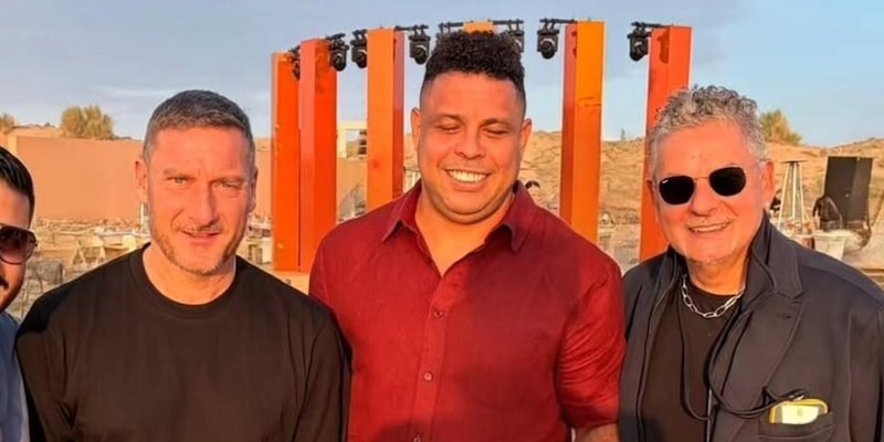 Totti, Ronaldo e Baggio a Dubai: la foto virale che ha unito tre leggende del calcio
