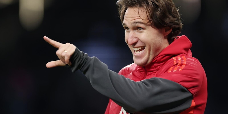 Slot mette in dubbio la piena affidabilità dell’attaccante italiano che vuole rimanere in Inghilterra