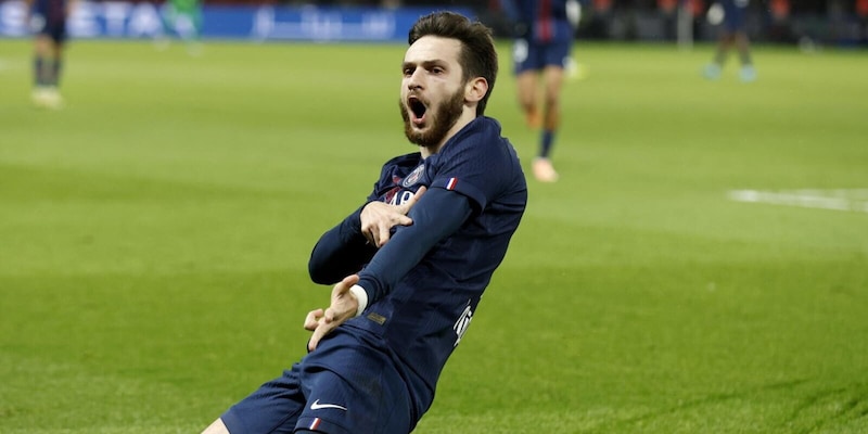 Kvaratskhelia porta il PSG alla vittoria con doppietta, il Lens resta in testa alla Ligue 1
