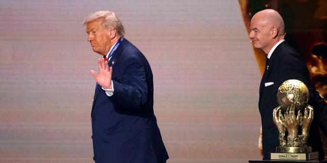 FIFA premia Donald Trump con il primo Premio della Pace durante il sorteggio della Coppa del Mondo 2026