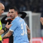 Lazio‑Como: l’arbitro Marco Di Lallo perde lucidità, il rigore assegnato dopo 70 minuti