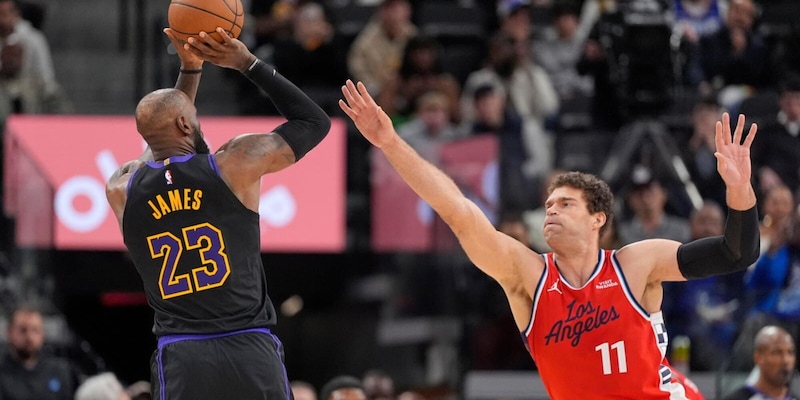 Clippers trionfano nel derby di Los Angeles: Spurs subiscono un colpo di Sant'Antonio