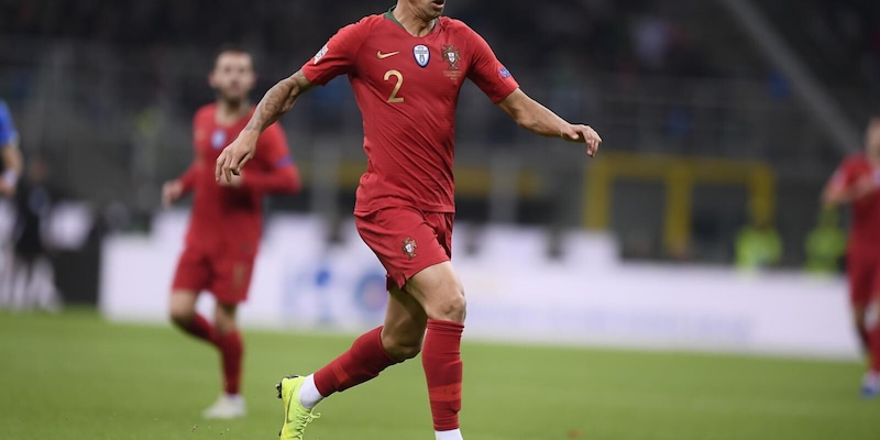 João Cancelo ritorna all'Inter: 18 milioni e nuovo contratto di 3 anni