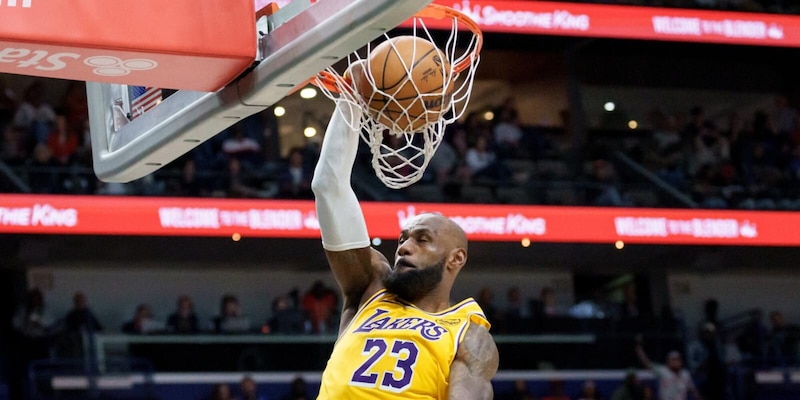 NBA: 6 partite di notte, Lakers vince, Spurs perde, LeBron e Dončić a 30 punti