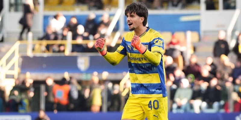 Buffon elogia il portiere del Parma: Corvi risponde con umiltà