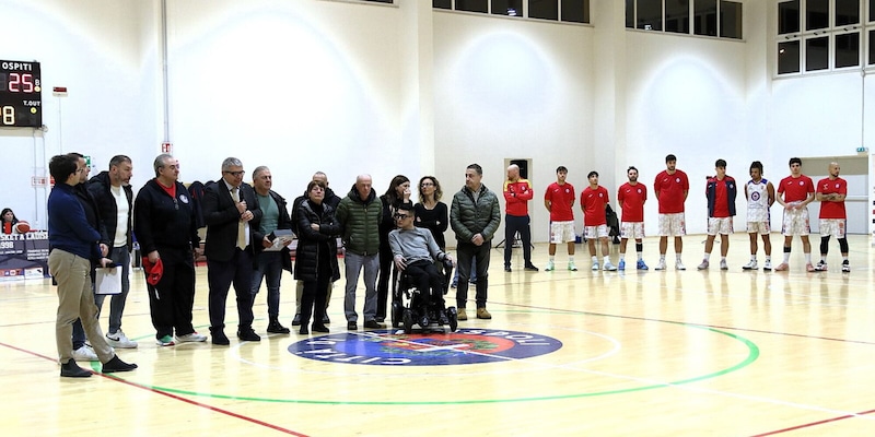 Ricordo di Giuliano Falconi: un momento di rispetto al PalaSorbo durante la partita Ladispoli vs Lazio