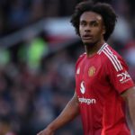 Zirkzee salta la prima sessione con Carrick e lascia un like sul post della Roma