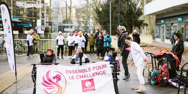 Avirose: quattro donne con cancro al seno affrontano il canottaggio indoor a Parigi