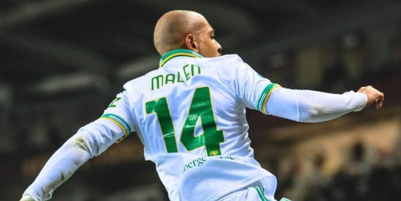 Malen sorprende la Roma: gol al debutto in prima partita