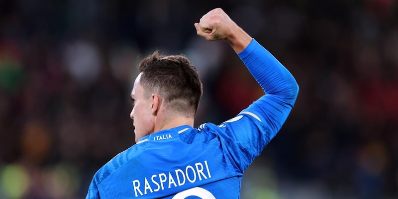 Raspadori: allenamento con l'Atletico, post Instagram in polemica e speculazioni sul futuro nella Roma