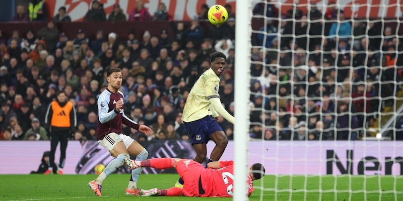Aston Villa resta indietro al City, Everton vince: la Premier League in movimento