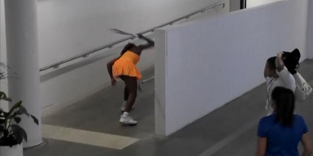 Coco Gauff rompe la racchetta in frustrazione: il video che ha scatenato il dibattito sulla privacy delle atlete