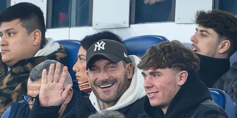 Francesco Totti in tribuna: la sua presenza al match Roma vs Stoccarda