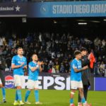 Napoli KO dal Chelsea: Conte lascia la Champions sotto gli applausi di Maradona