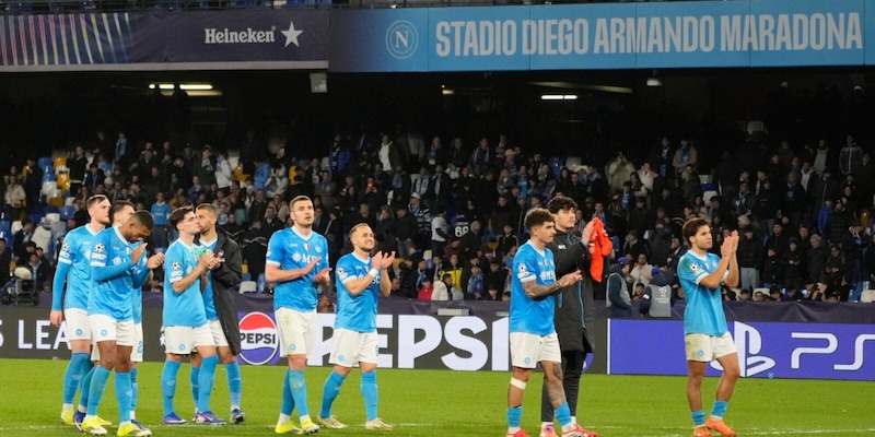 Napoli KO dal Chelsea: Conte lascia la Champions sotto gli applausi di Maradona