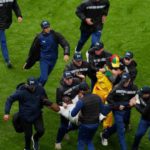 Invasione di 1.000 tifosi senegalesi sul campo nella finale CAN: la partita prosegue senza interruzioni